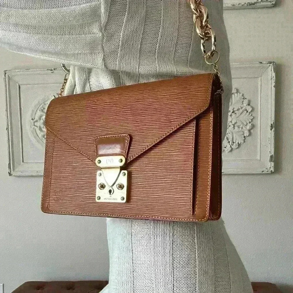 Authentic vintage Louis Vuitton epi clutch ~ brown - Picture 2 of 16